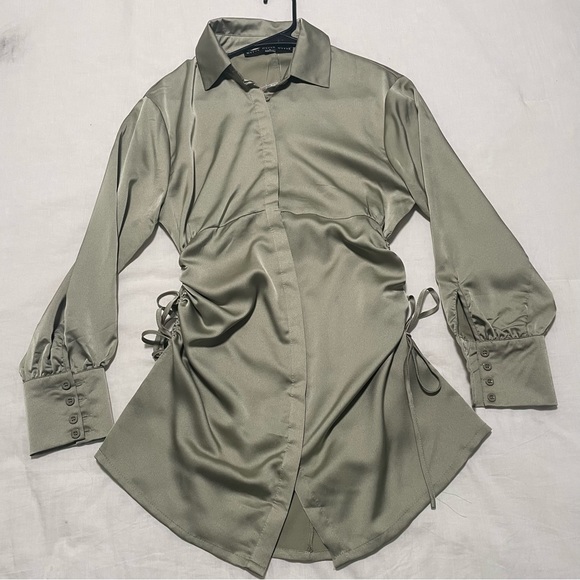 High-Class Ruched Button-Front Shift Dress - Picture 7 of 8